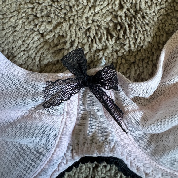 VS Lace Bra With Bow - Picture 2 of 4